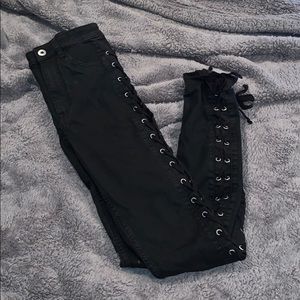 Lace-up high waisted jeans